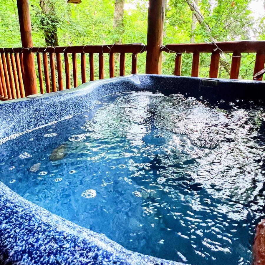 Mountain Joy -Private Treehouse Style Cabin That Sleeps 4-Free Tickets Gatlinburg Exterior foto